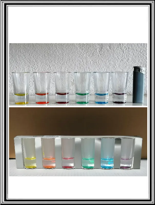 Sadá 6 ks sklenených štamperlíkov - farebné spodky. ku ním sa dajú dokupiť whisky