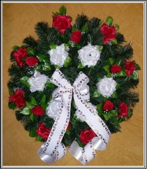 Umelý veniec okrúhly 70 cm č 5 s bielymi a červenými ružami