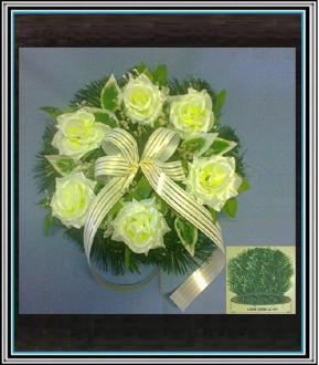 Venček stredný 35 cm - bielozelené ruže s lístkom