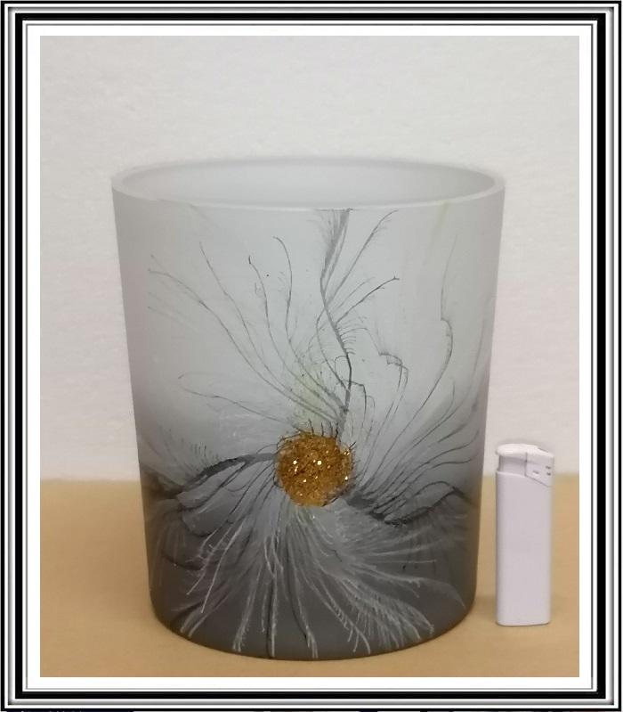 A Sklenená váza KVETY Sivé  17x19 cm valec do Večka