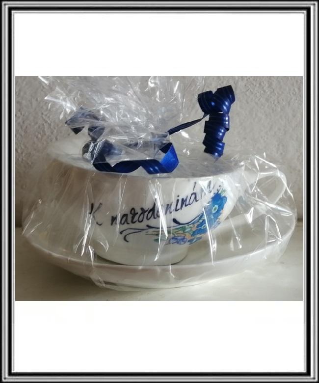 Keramická šálka s tanierikom K narodeninám - modrý