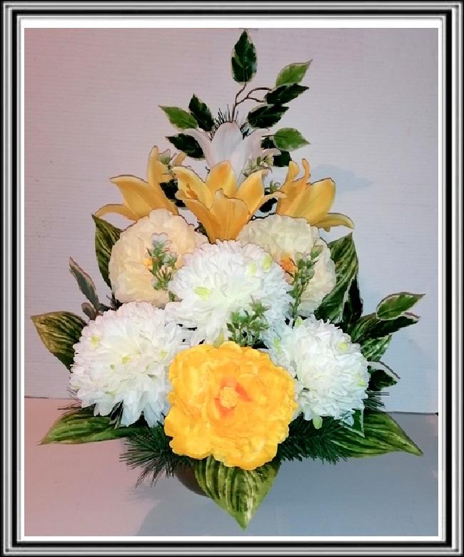 Kvety-VEĽKÉ- v miske na 63 cm č 36 s veľkými žltými kvetmi a bielymi chryzantémami