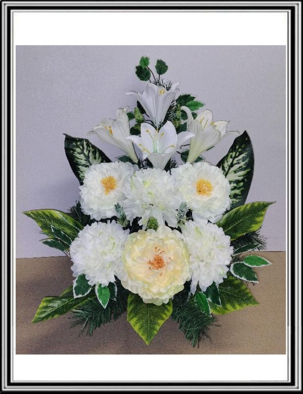 Kvety-VEĽKÉ- v miske 63 cm č 79 - bielo krémovými a jednou tmavšou pivóniami a bielymi chr