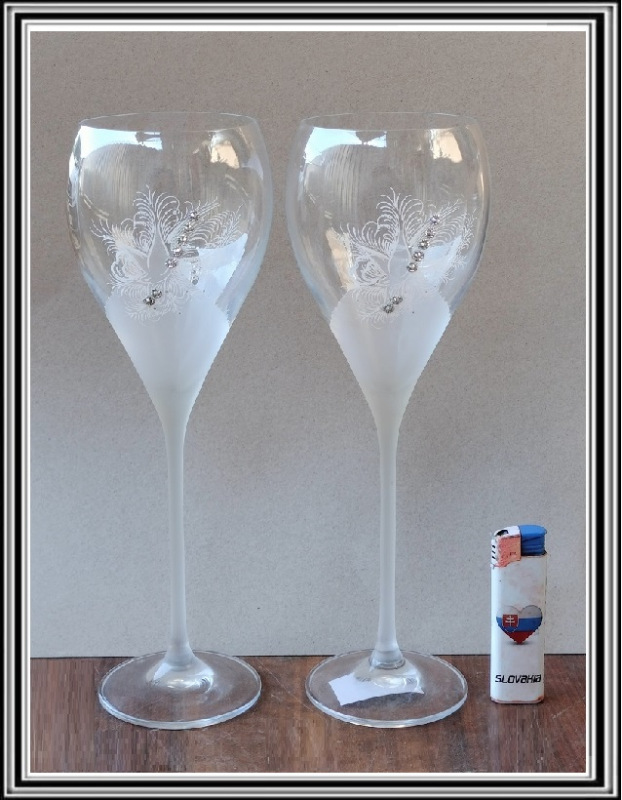 Sadá 2 ks svadobných bacuľatých pohárov č 22A VTÁCI a KORÁLKY