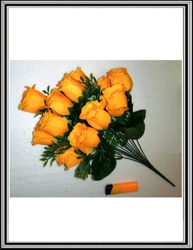 Umelá kytica 44 cm s doplnkami a s 12-timi žltými ružičkami