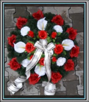 Umelý veniec okrúhly 70 cm s bielymi 4 kalami a červenými ružami č 9