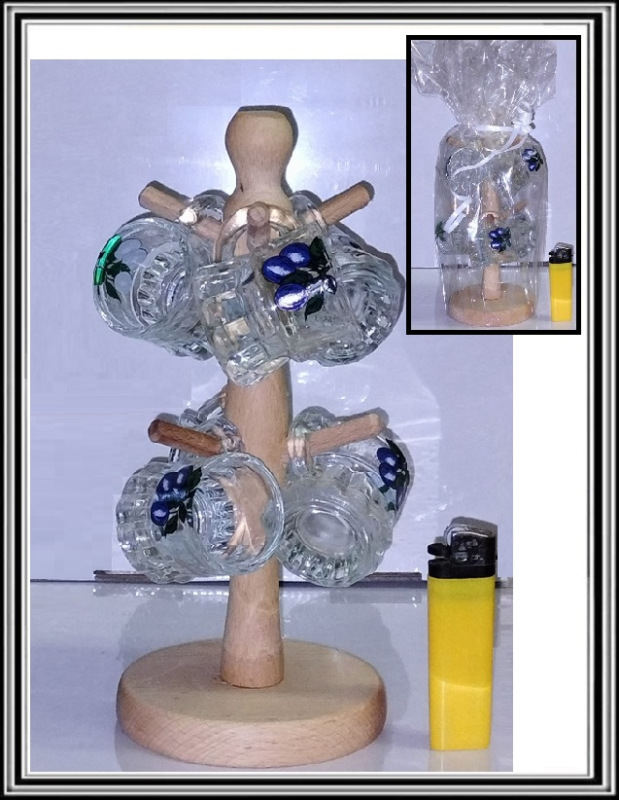 Sadá 6 ks štamperlíkov - s uchom na veľkom stojane–slivka