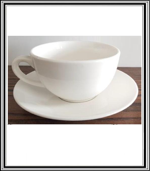 Porcelanová šálka s tanierikom pr.11 cm a objem 230 ml č 44285