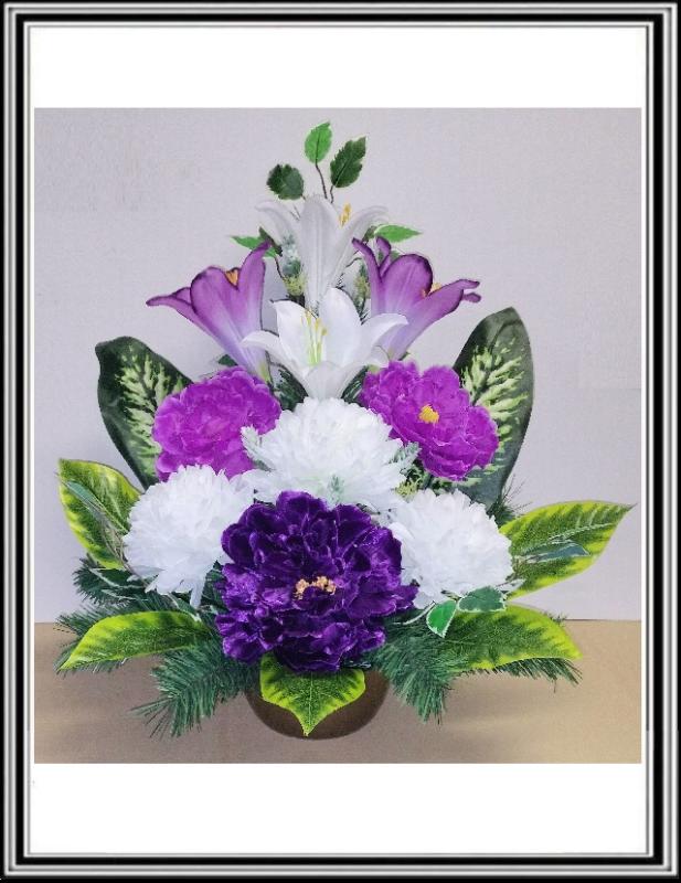 Kvety-VEĽKÉ- v miske 63 cm č 82 -fialovými pivóniami a jednou tmavou a bielymi chryzantémi