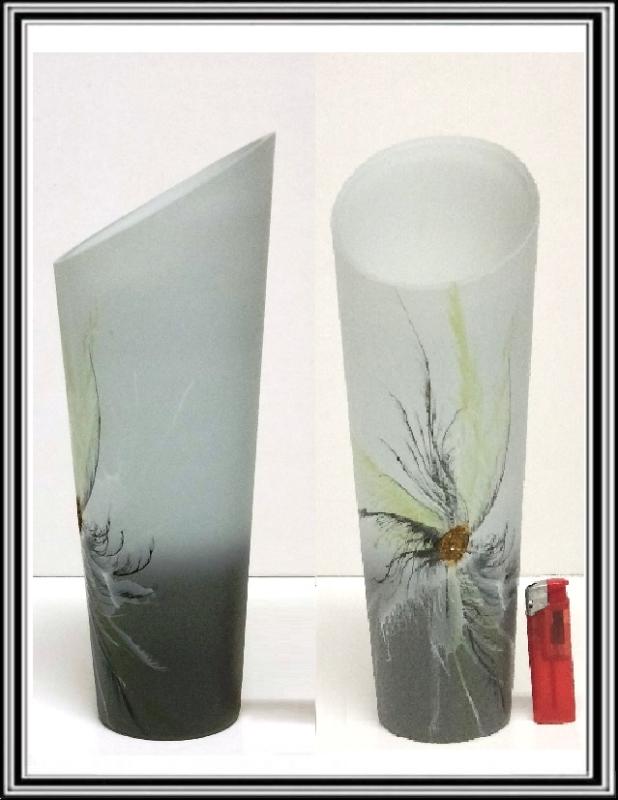 A Sklenená váza KVET Sivá 30 cm SKOS č. 7