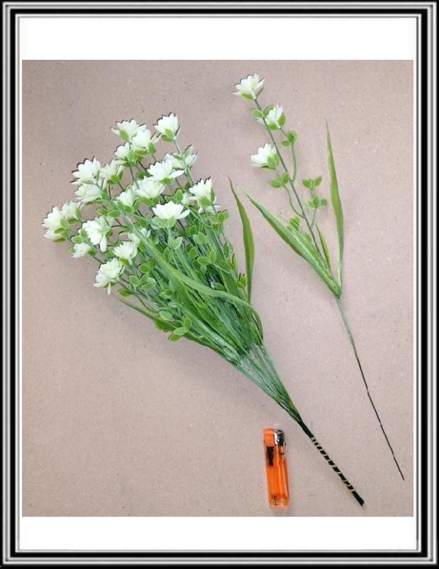 Konárik s bielymi kvetmi 46 cm