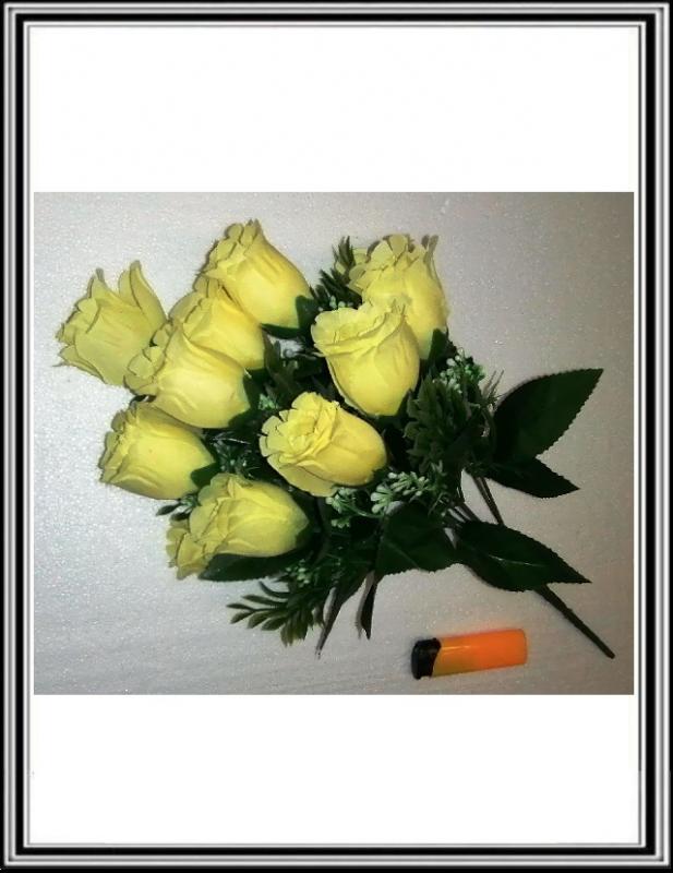 Umelá kytica 44 cm s doplnkami a s 12-timi krémovými ružičkami