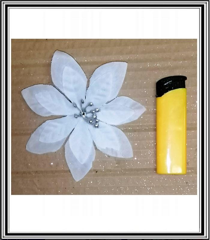 Biely kvet 11 cm  PON00639 ,