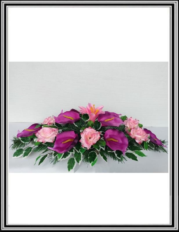 Ikebana č.2 209 , dĺžka -95 cm-14 fialovými kalami +10 ružovými ružami + List BENJAMIN