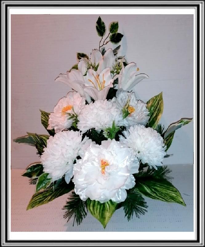 Kvety-VEĽKÉ- v miske na 63 cm č 38 s veľkými bielými kvetmi a bielymi chryzantémami