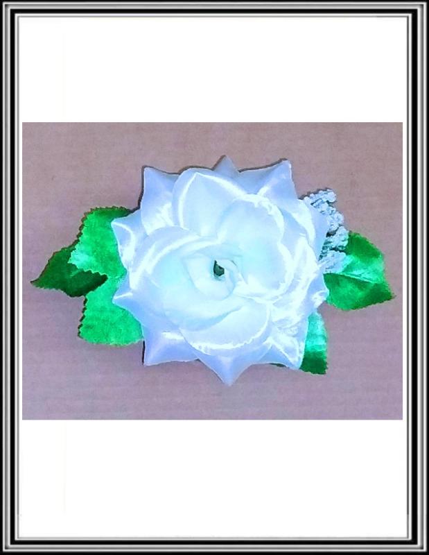 Hlavička kvetu ruža s lístkami  11 cm W674  Biela