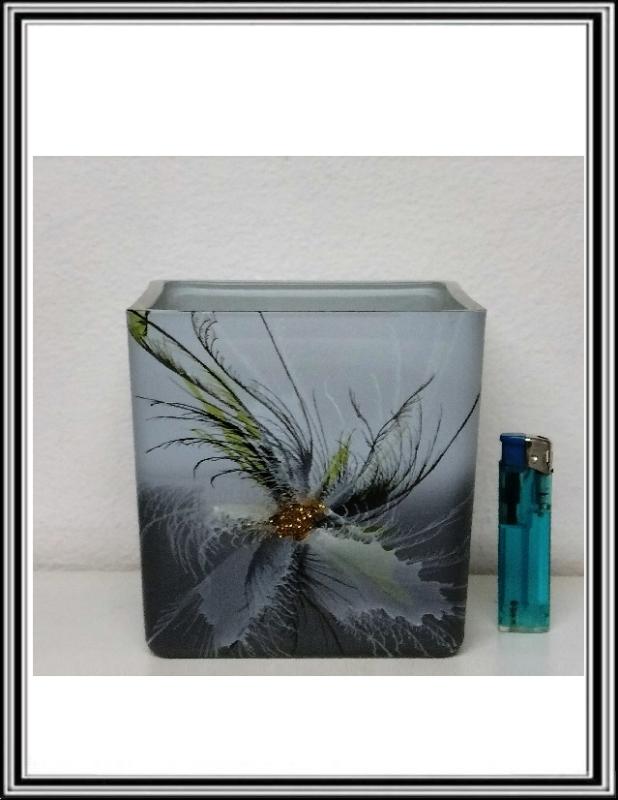 A Sklenená váza KVET KOCKA  Sivá 14x14x14 cm