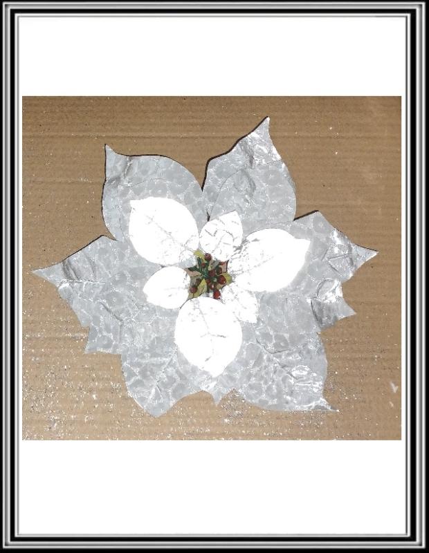 Vianočný kvet - Hlavička veľká  bielo sivá  FLO- OR