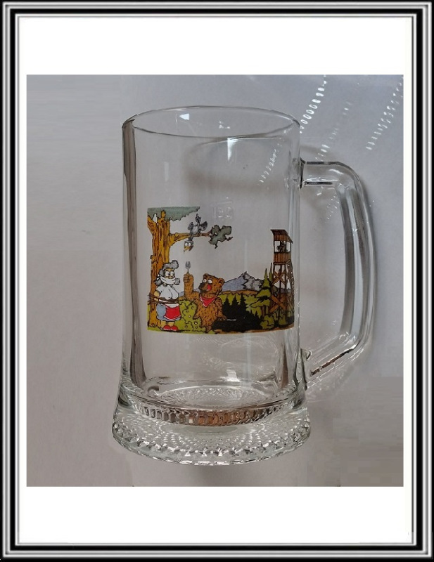 Hrubý pollitrový sklenený krígeľ SLOVENSKO 24...Poľovník ako návnadu priviazal ženu