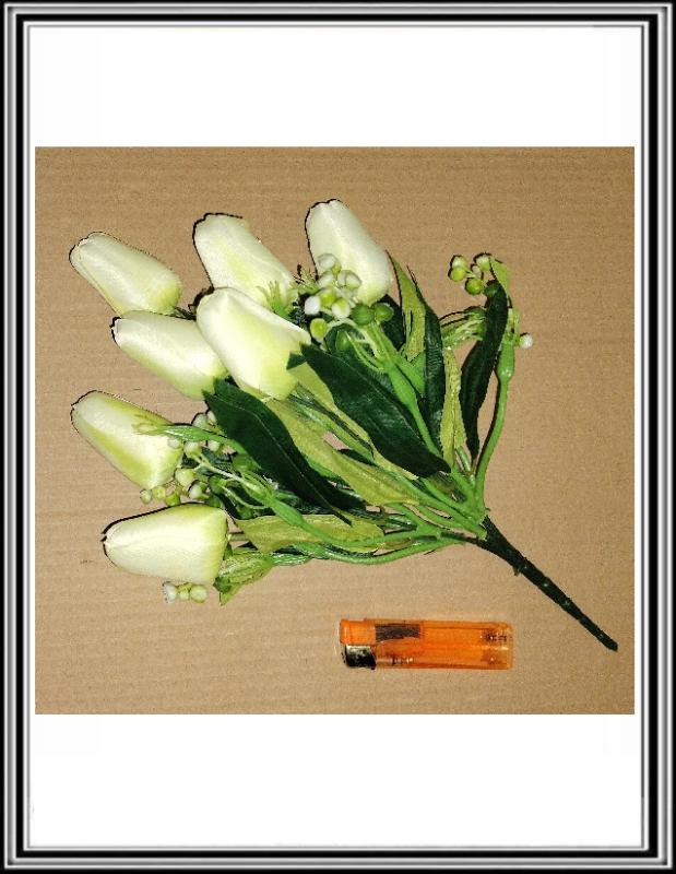 Kytica tulipán s doplnkami 32 cm biela