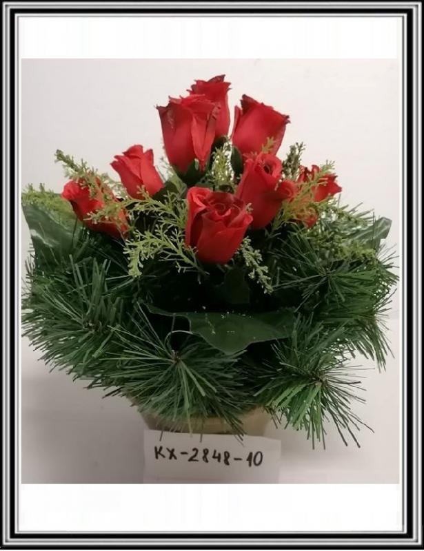 Umelé kvety v malej miske KX-2848-10 so zelenými doplnkami a i červenými ružami