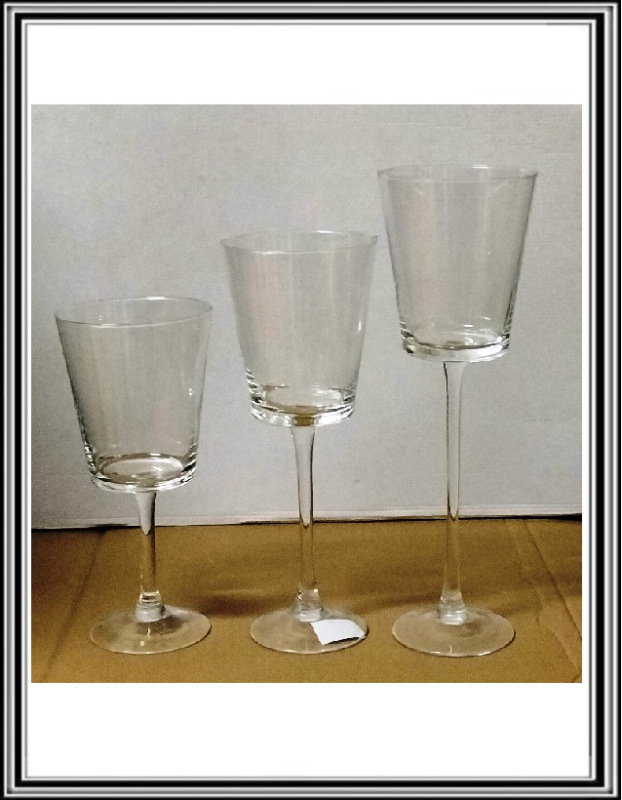 Sadá troch sklenených svietnikov 25 cm , 30 cm a 35 cm