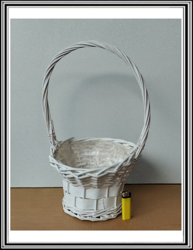 Prútený košík bielý rozšírený stredný pr.24x17 cm,v - 47 cm