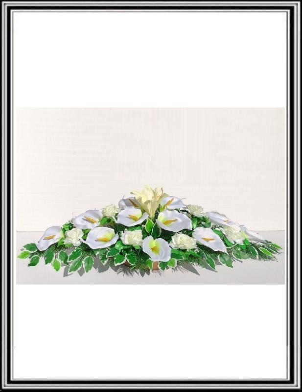 Ikebana č.2   213 , dĺžka -95 cm-14 bielymi kalami+10 krémovými ružami+list BENJAMIN.