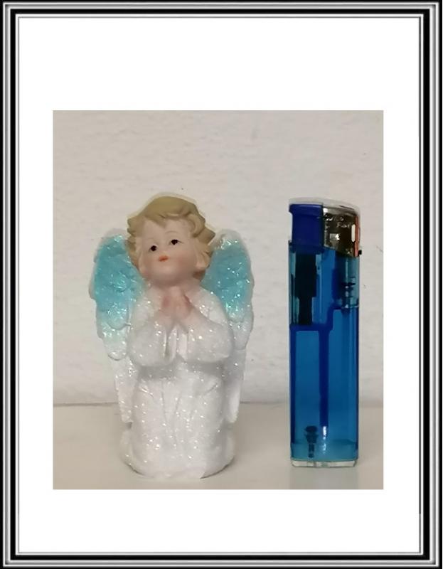 Anjelik modrý modliaci 9 cm K 554904