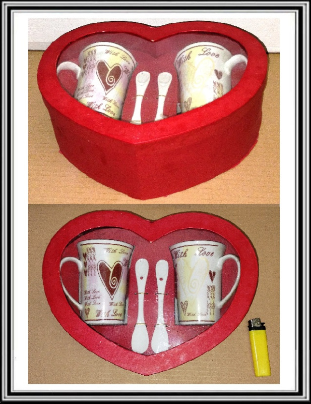 Sadá 2 keramické hrnčeky s lyžičkami