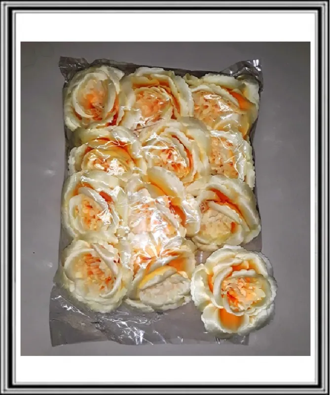 Hlavičká krásnej ruže s hustým stredom -  bielo oranžová - 11 cm