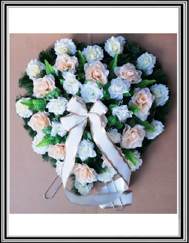 Umelé srdce stredné 75 cm s bielymi, krémovými a sv. žltými ružami č 255