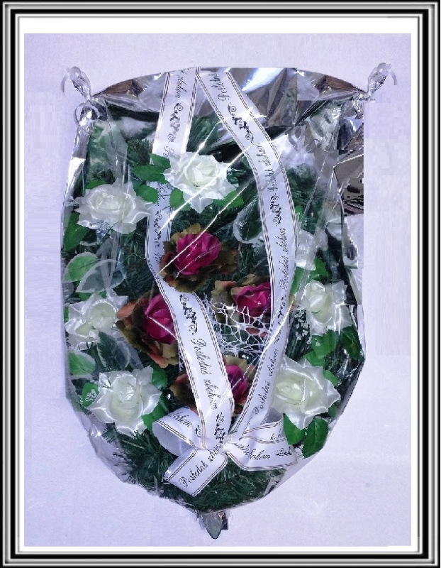 Kytica v celofáne č 18 (podklad má 33 vetvy. Použitý celofán 50 x 70 cm) K 18