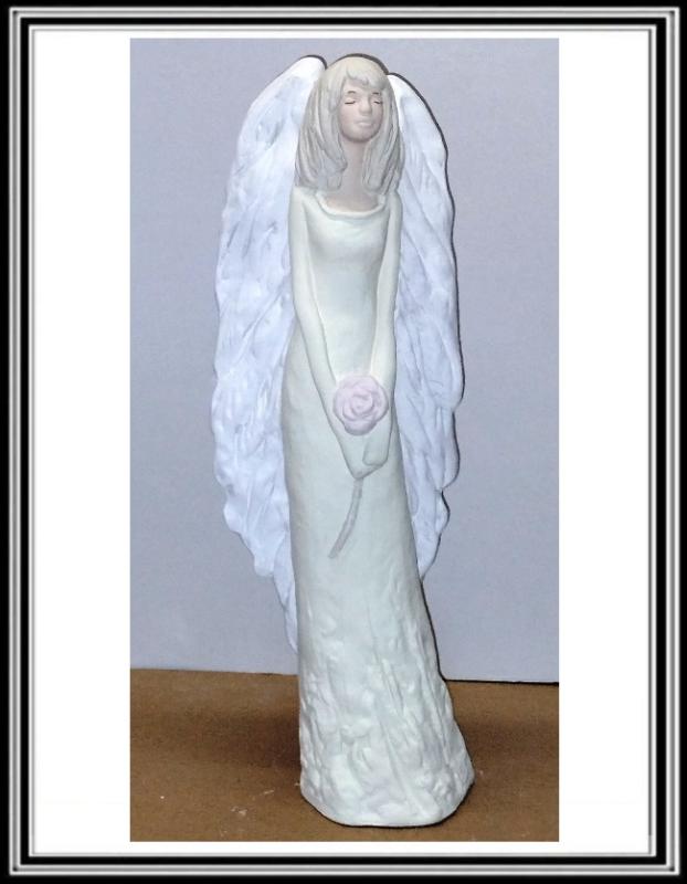 Anjel  č4 Afrodita krémová s bielymi klrídlami v-44 cm ,šírka 15 cm