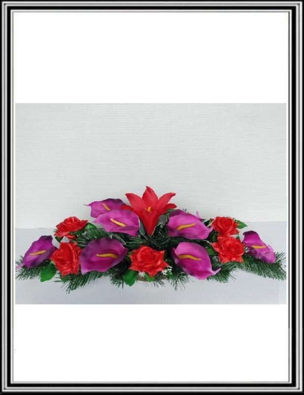 Ikebana č.2 208 , dĺžka -95 cm-14 fialovými kalami +10 červenými  ružami