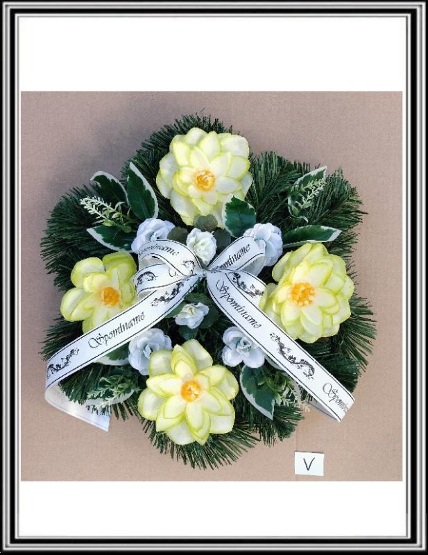 Venček stredný 35 cm  - 4 krémovo zelené kvety +doplnky  VS -6-14
