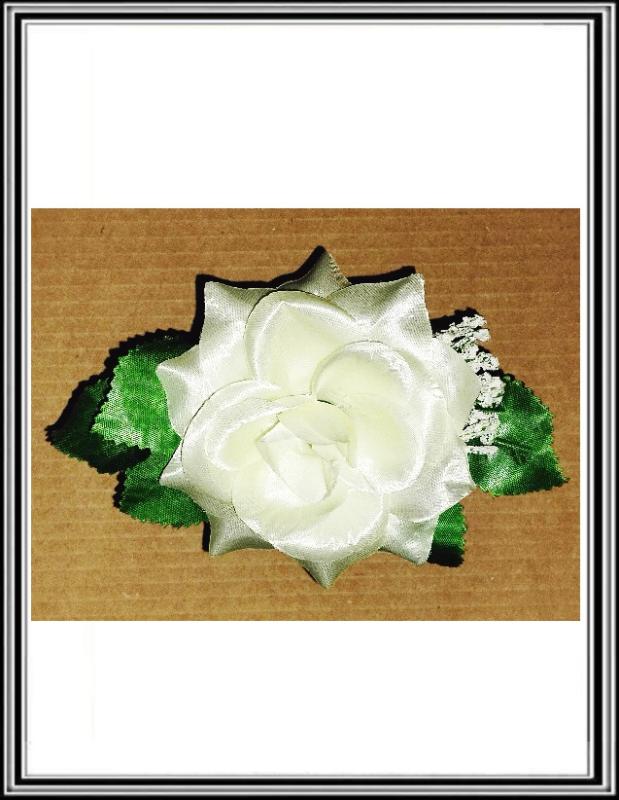 Hlavička kvetu ruža s lístkami  11 cm W674  svetlo krémová