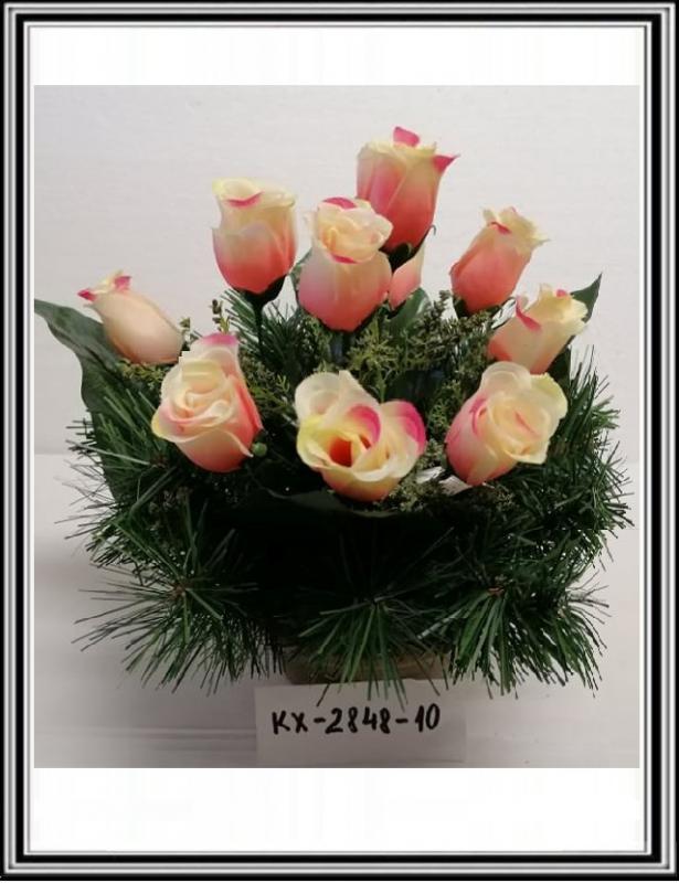 Umelé kvety v malej miske KX-2848-10 so zelenými doplnkami a i žltooranžovvými ružami