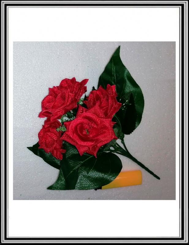 Umelá kytica malá s 5-timi ružičkamii 26 cm 26129 červená