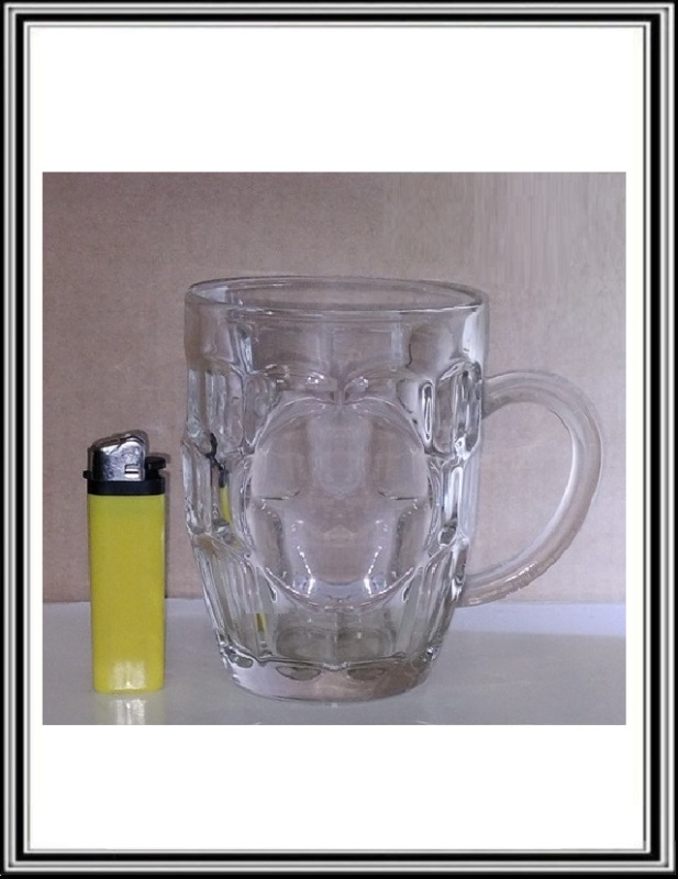 Sklenený krígeľ s kruhom v strede -pol litra je po vrch krigľa