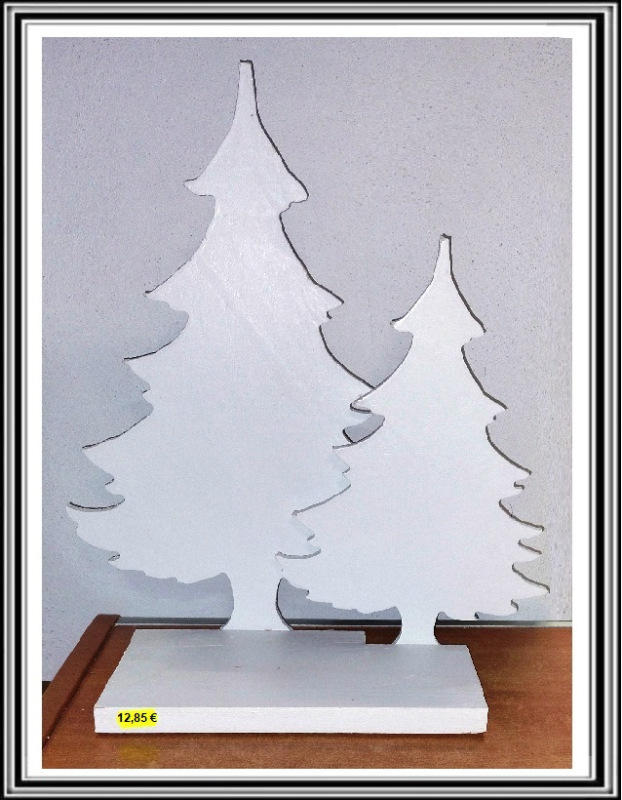 Drevený stojan biely s dvoma stromčekami