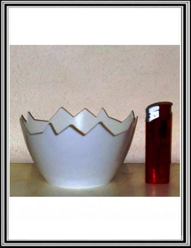 Škrupinka vajíčka z plastu 12 cm biele