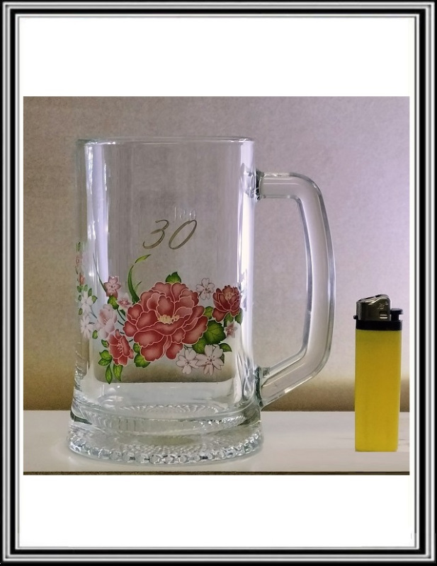 Hrubý pollitrový sklenený krígeľ výročný 30-tka ružový s cechom