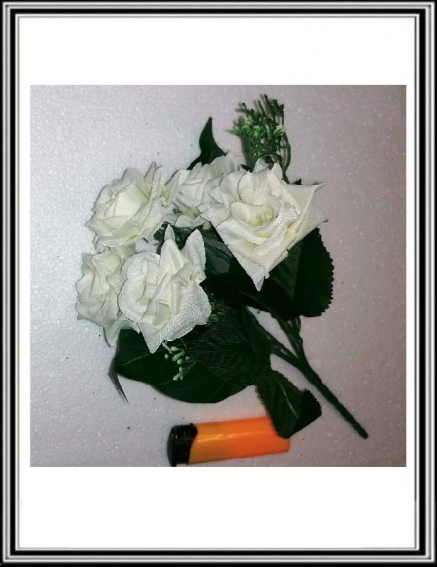 Umelá kytica malá s 5-timi ružičkamii 26 cm 26129 biela