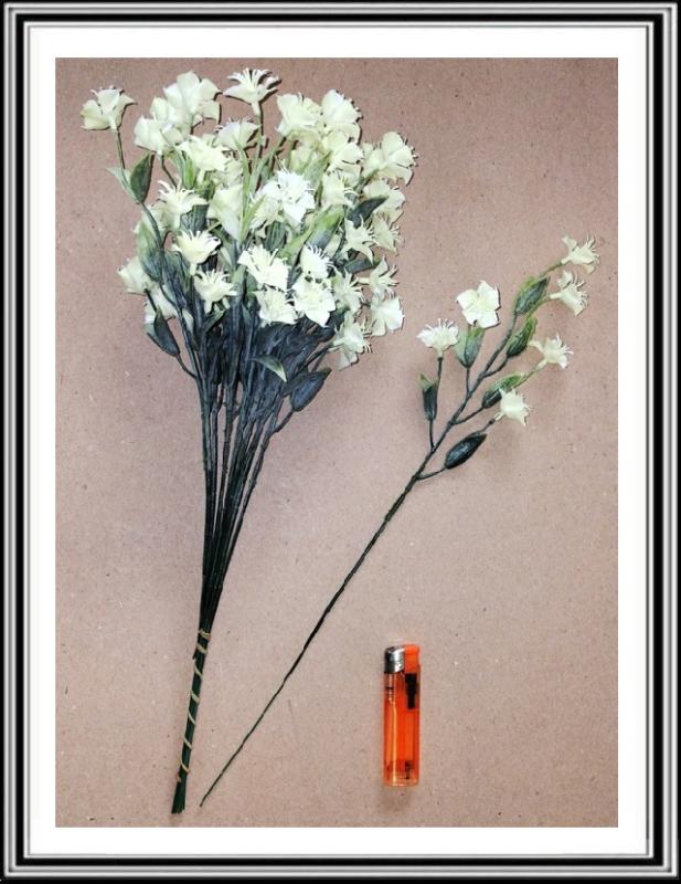 Konárik s bielymi kvetmi 41cm