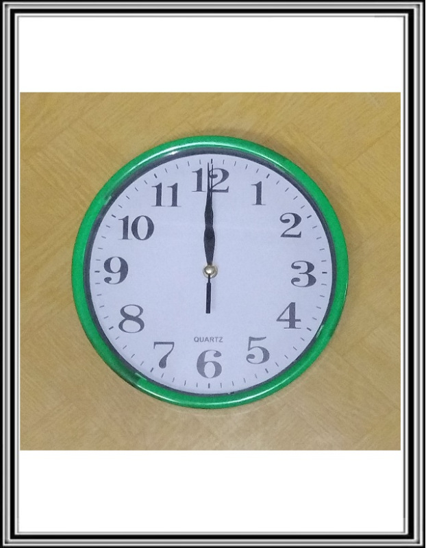 Nástenné hodiny priemeru 24,5 cm zelená
