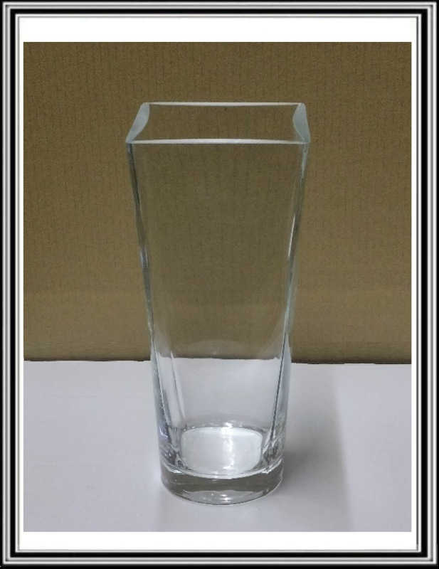 Sklenená váza do Večka s hranatým vrchom 11,5 x 11,5 x 2 7cm, dole kruh 9 cm FVA607 ,2200