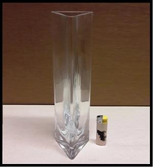 Trojuholníková sklenená váza strana 8 cm, v-30 cm