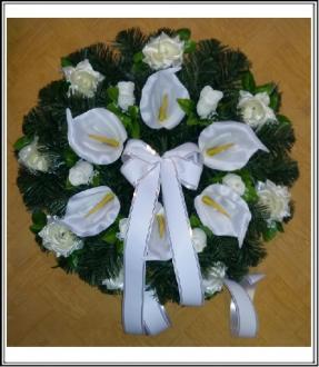 Umelý veniec okrúhly 55 cm č 49  s maslovými ružami a bielymi kalami