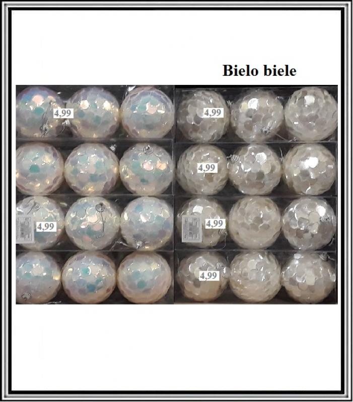 Sadá bielých stredných DIAMANT gúľ